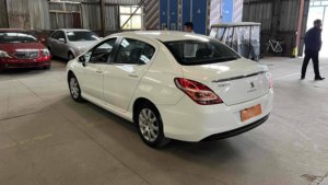 Voiture Dongfeng <span class=keywords><strong>Peugeot</strong></span> <span class=keywords><strong>308</strong></span> 5-Seat voiture à <span class=keywords><strong>essence</strong></span> à transmission automatique d'<span class=keywords><strong>occasion</strong></span> avec toit ouvrant panoramique - Product Image 2