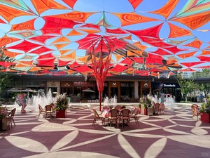 Voile d'<span class=keywords><strong>ombrage</strong></span> triangulaire personnalisée en couleur, motif et forme, <span class=keywords><strong>pour</strong></span> espaces commerciaux extérieurs, protection solaire élevée, tissu de qualité supérieure - Product Image 1