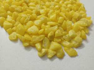 Qualité supérieure jaune citron 5-10mm copeaux de pierre polis lisses gravier concassé enduit de couleur métallique pour les projets extérieurs - Product Image 6