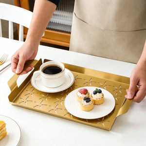 Bandeja de Servir Rectangular Decorativa de Piel de Cocodrilo Dorada con Asas de Metal Pulido Dorado - Product Image 1