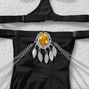 Ensemble de lingerie gothique 4 pièces : Soutien-gorge halter, pinces à tétons à chaîne métallique, mini-jupe ajourée à fente haute, string assorti et gants - Product Image 6
