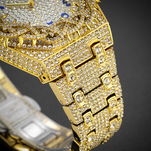 Montre pour homme tendance avec strass de haute qualité incrustés dans un design maillé unique, un article très vendu. - Product Image 5