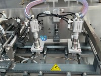 Machines de remplissage automatiques de sachets Doypack pour l'emballage de liquides, de jus, d'eau, de pâtes alimentaires et cosmétiques