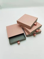 Boîte d'emballage de bijoux en carton rigide écologique avec logo personnalisé, doublure en éponge, jetable et imperméable, vente en gros