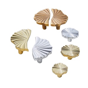 Poignées et boutons de meuble en laiton antique, quincaillerie de tiroir plate vintage pour cuisine, salle de bain, commode et meubles de chambre - Product Image 4