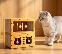 Boîte de jeu interactive pour chat en bois massif multi-trous avec balles à clochettes suspendues, trous perforés détachables, assemblée
