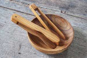 ที่คีบไม้สำหรับทำอาหารและเสิร์ฟในครัว ผลิตจากวัสดุไม้ธรรมชาติที่ทนทาน จับถนัดมือและผิวเรียบเนียน - Product Image 2