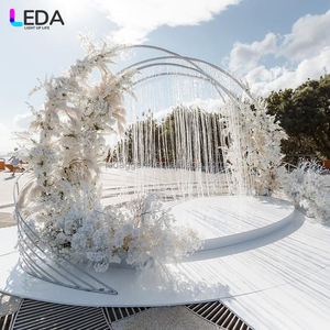 ฉากหลังงานเลี้ยงกลางแจ้ง LEDA สีขาว ทำจากโลหะ รูปทรงโค้งมน ประดับม่านลูกปัดเหล็กดัด สำหรับงานแต่งงาน - Product Image 1