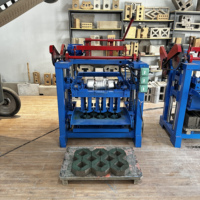 Fabrication de pavés emboîtables perméables pour trottoirs et chaussées municipales
