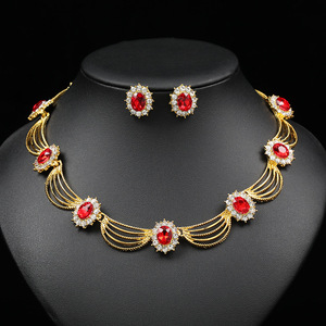 Parure de bijoux vintage en alliage électroplaqué pour femme, collier en pierre naturelle et boucles d'oreilles artistiques rétro en forme d'éventail de palais - Product Image 2