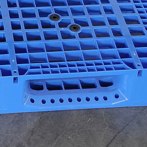 Palette en plastique HDPE bleu robuste 47 x 39 1210, 3 patins, conception en grille pour l'industrie de l'entreposage, la logistique, 4 voies, meilleure vente - Product Image 5
