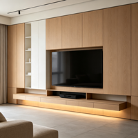 Moderne tv-kast met grote capaciteit, open zijplanken en witte paneelvormige bovenkasten voor organisatie in het gezinshuis