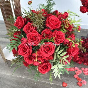 Vente en gros Arche en forme de cœur pour fleurs de mariage Arche artificielle en forme de rose rouge Arrangement floral Décoration d'arc en forme de cœur rouge - Product Image 3