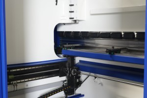 Presse plieuse hydraulique CNC pour tôles HUAXIA WD67K 200x4000mm – Excellent service - Product Image 5