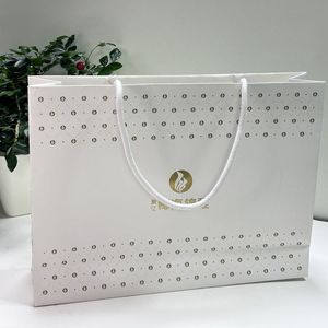 أكياس هدايا مخصصة ، متجر فاخر بمقابض للملابس - Product Image 1