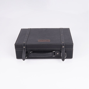 Boîte d'emballage de lecteur de musique en bois recouvert de cuir Pu personnalisée de luxe Boîte d'emballage de cadeau en PU en forme de valise pour lecteur de musique - Product Image 3