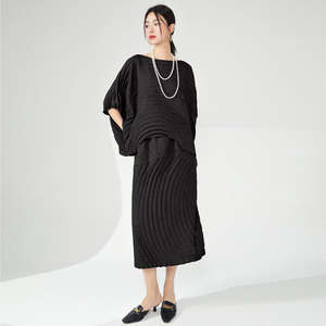 ชุดพลีทสุดหรูสำหรับผู้หญิง ลายคลื่น ผ้าเนื้อนุ่ม สวมใส่สบาย แขนทรงปีกค้างคาว ชุดสองชิ้น สไตล์เกาหลี สำหรับการค้าขายข้ามพรมแดน - Product Image 4