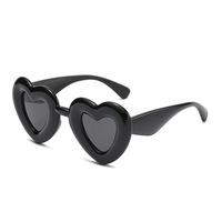 Logo personnalisé mignon coeur lunettes de soleil filles amour forme lunettes rose noir lunettes polarisées Oculus Gafas pour les femmes