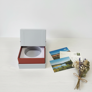 Boîte cadeau rigide en papier avec fermeture magnétique blanche et insert en mousse EVA personnalisé, boîte d'emballage de luxe pour les soins de la peau, les cosmétiques, les bijoux - Product Image 3