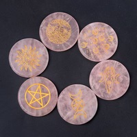 Disques en cristal de quartz rose naturel avec symboles de sorcière gravés, pentacle, phases de lune, arbre de vie, soleil et symboles de déesses