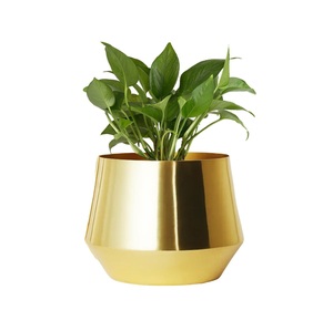 Vente en gros de jardinières classiques au look standard avec revêtement noir, design incroyable, fabriquées en inde, jardinières fantaisie avec support - Product Image 4