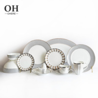 Service de table de luxe en porcelaine fine, motif lignes noires, avec bol, tasse et soucoupe, idéal pour événements, traiteur et location