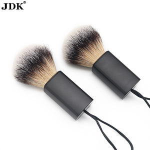 Vente en gros de blaireaux en plastique, <span class=keywords><strong>blaireau</strong></span> de barbier synthétique végan bon marché pour hommes rasage humide personnalisé pour le cou - Product Image 5