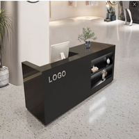 Comptoir de réception moderne en bois sur mesure avec étagères à LED pour boutique de vêtements, magasin de détail, salon de beauté
