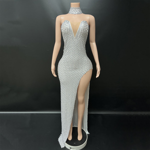 Robe Longue Moulante à Paillettes Et Fente Haute, Bretelles