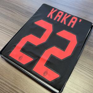Camiseta de Fútbol Retro del Milán Negra, Versión Jugador Kaka 22, Calidad Tailandesa Exacta - Product Image 1