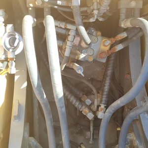 Componentes de bomba y motor de núcleo de excavadora sobre orugas Volvo Ec140DL y Ec140BLC de 14 toneladas de capacidad usados del Vol" - Product Image 4