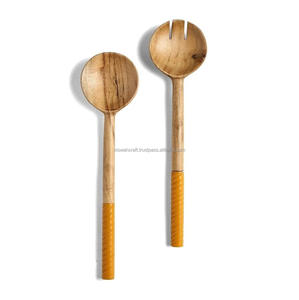 Juego de Cubiertos de Lujo con Diseño Moderno en Resina y Madera, con Acabado Dorado, Mango Largo, para Servir Ensaladas, Bodas y Eventos, Estilo Indio Martillado - Product Image 1