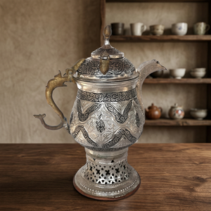 Pot à eau vintage en métal avec couvercle et poignée, bouilloire décorative finition argentée, motif complexe - Product Image 2
