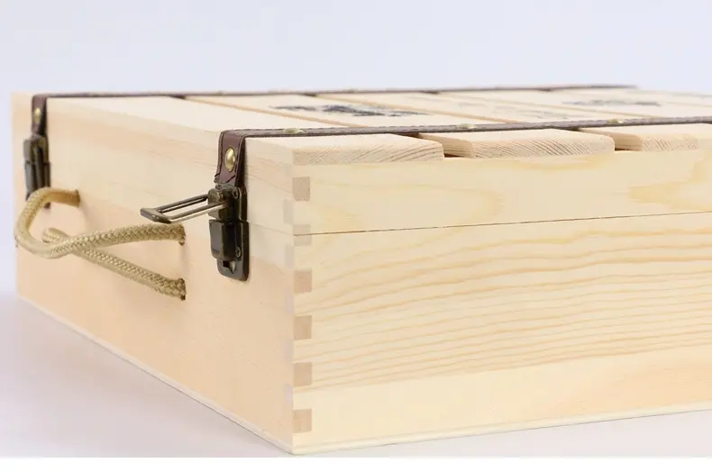 Kotak hadiah botol anggur pengatur kayu alam yang belum selesai dengan kunci logam kotak paket botol anggur kerajinan kayu untuk acara
