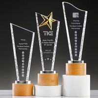 Usine Creative design service personnalisé trophée de prix de cristal base en bois k9 trophée en bois de cristal pour les cadeaux de cérémonie