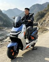 Moto électrique pour adultes, haute vitesse, longue portée, scooter électrique 2000W pour les trajets quotidiens et la livraison de marchandises