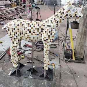 Présentoir de jardin moderne grandeur nature statue de cerf décoration de jardin maison de Noël sculpture d'animaux en fibre de verre - Product Image 6