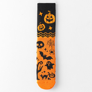 Calcetines de Halloween para mujer - Calcetines divertidos de algodón hasta la pantorrilla con diseños de calabaza, fantasma, murciélago y calavera - Accesorios espeluznantes para fiestas y cosplay - Product Image 3