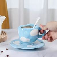 Nouveaux styles d'usine, tasses à thé en céramique faites à la main avec motif nuage blanc, tasses à café en céramique, ensemble de tasses à thé irrégulières de luxe