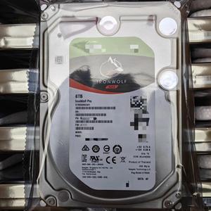 Disque dur NAS IronWolf Pro 8 To, 3,5 pouces, SATA, interne, 7200 tr/min, 256 Mo, pour l'extension de stockage ST8000NE001 - Product Image 2