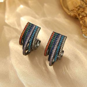 Boucles d'oreilles clous géométriques rétro tendance en cuivre et argent S925 avec zircon, creuses noires, pour femmes européennes et américaines - Product Image 1