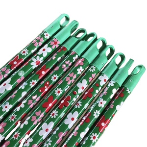 Manche <span class=keywords><strong>de</strong></span> balai, pelle et serpillière en PVC 120*2.2CM pour usage domestique, avec manche en bois pour outils <span class=keywords><strong>de</strong></span> nettoyage des sols à usage domestique - Vente en gros à prix abordable - Product Image 3