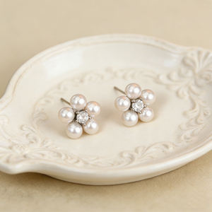 सुरुचिपूर्ण विंटेज फूल मोती स्टड इयररिंग्स महिलाओं पीतल की चांदी की प्लेटेड नकली मोती जिरकॉन क्रिस्टल हाइपोएलर्जेनिक गहने दैनिक - Product Image 4