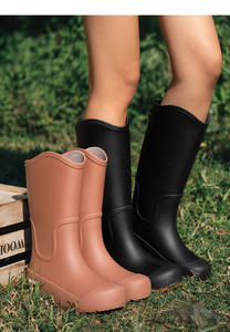Bottes de pluie en PVC antidérapantes imperméables et résistantes à l'usure pour femmes - Product Image 3