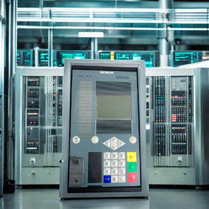 Relé Miniatura Siemens Siprotec 5 7SJ82 de Alta Potencia, Protección Contra Sobrecorriente y Alimentación, Sellado, 4 Entradas, 10 LED, Subestaciones de Energía - Product Image 2