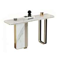 Table console de luxe moderne en acier inoxydable doré et pierre frittée marbrée, style minimaliste italien, pour salon et usage hôtelier