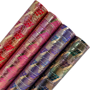 โรงงานโดยตรงรูปแบบ<span class=keywords><strong>จระเข้</strong></span>ทองออกแบบหนังเทียมสําหรับกระเป๋าถือรองเท้าวัสดุกระเป๋าสตางค์ผู้ชายหนัง<span class=keywords><strong>จระเข้</strong></span> pu - Product Image 1