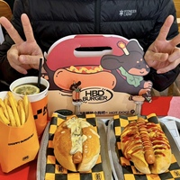 Conception personnalisée attrayante pour les emballages à emporter de hot-dogs de marque privée avec impression de logo sur papier carton blanc 350g