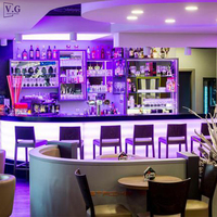 Comptoir de bar en marbre translucide éclairé par LED personnalisé pour restaurant moderne et boîte de nuit