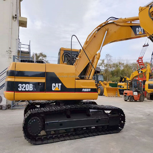 Excavatrice sur chenilles d'occasion CAT 320BL d'origine japonaise, équipée d'un moteur 6 cylindres en ligne et d'une pompe, adaptée aux travaux en terrain sec. - Product Image 2